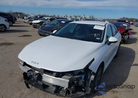 2022 Kia K5 Lxs z USA, uszkodzony, nr VIN 5XXG14J26NG117249